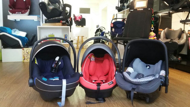 Babyschalen in Zwergperten-Shop in Berlin-Friedrichshain.