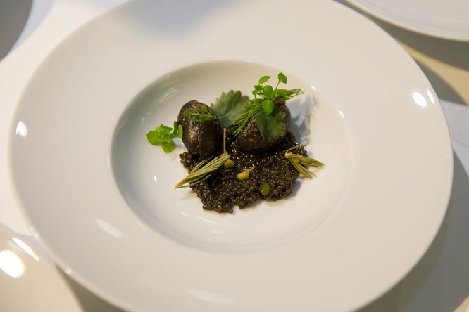 Carelian Caviar mit Molke, Kartoffel, Kiefer und Wacholder von Fredrik Berselius, New York. Foto: ©BMW Group