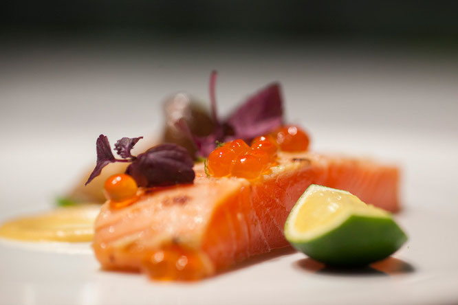 Miso marinierter Wild-Lachs mit Eringi-Pilz von Björn Weissgerber, London. Foto: ©BMW Group