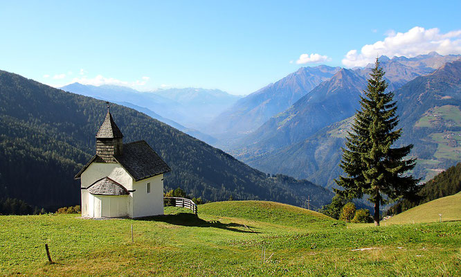 Ob kleine Kapelle oder große Basilika ist nicht entscheidend, sondern ob uns eine Kirche den Raum bietet Gott zu begegnen.