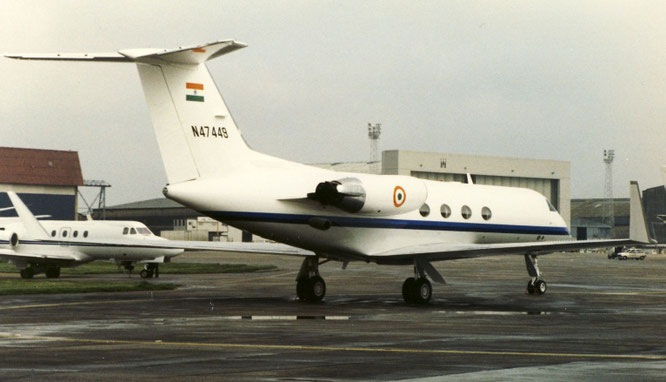 05-1987 - N47449 (GIII, 420) - Luton, UK - (C) John Lytgoe