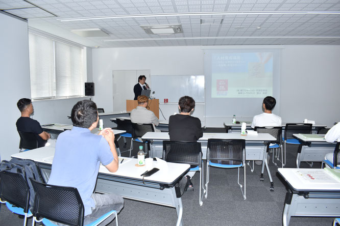 よしサポ創業支援セミナー 講師模様