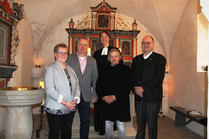 Der Kirchenvorstand Welleringhausen, von links nach rechts: Silke Pohlmann, Martin Marquardt, Pfarrerin Stephanie Stracke, Annegret Gröticke und Friedrich Behlen. 