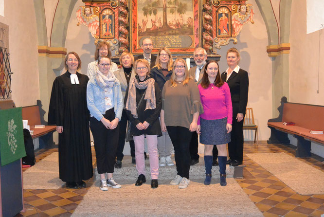 Hinten (v.l.n.r.): Anja Engelbracht, Florian Franke; Mitte (v.l.n.r.): Dagmar Kappelhoff, Sonja Schulze, Karl Bangert, Rita Sontak Vorne (v.l.n.r.): Pfarrerin Stephanie Stracke, Jaqueline Wäscher, Heike Rummel, Viola Wilke, Elisabeth Frisch