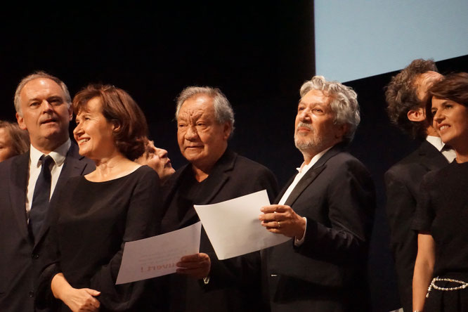 Irène Jacob, Alain Chabat, Tony Gatlif, Christian Carion, sur scène, lors de la Cérémonie d'ouverture du Festival Lumière 2021 - Lyon - Photo © Anik Couble