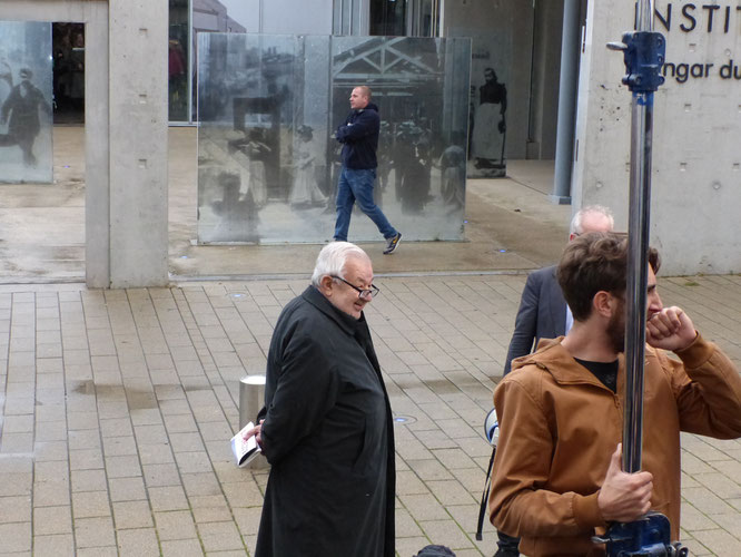  Paul Rassam, très amusé, lors du tournage de "Sortie des usines Lumière", dirigé par Francis Ford Coppola - Festival Lumière 2019 - Photo © Anik Couble 