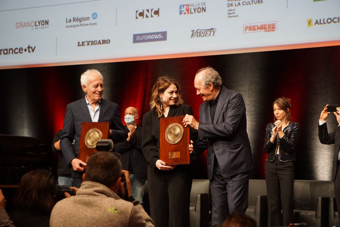 Jean-Pierre et Luc Dardenne, ont reçu des mains d'Emilie Dequenne, leur Prix Lumière - Festival Lumière 2020 - Photo © Anik Couble