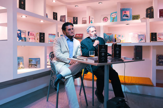 (Presentación de Breviario de lo incierto, Órbita Café con libro (2024) ©Claudia Hernández).