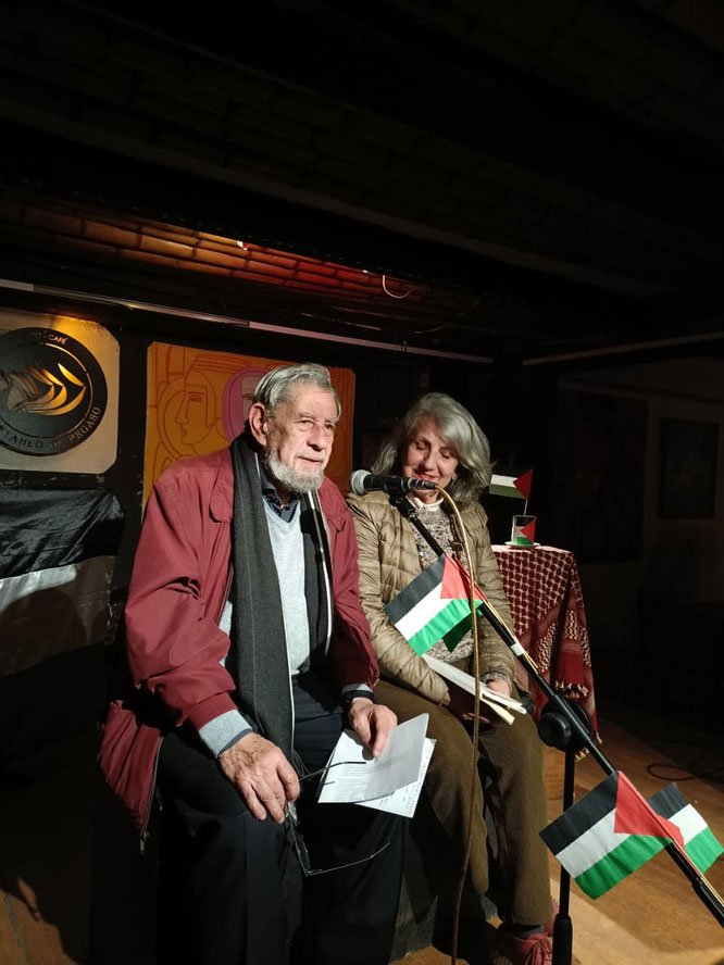 (José Luis Díaz-Granados & Luz Mary Giraldo. Lectura poética por Palestina, El establo de Pegaso (2025) organizado por Luna Vera. ©Claudia Hernández).