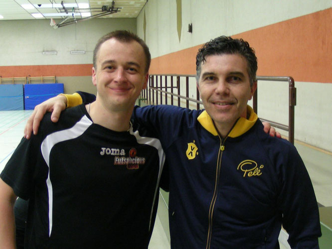 Mit besten Grüßen an alle "Futsalicious"-Aktiven und -Fans: Andriy Avtyenyev mit Marcos "Pipoca" Sorato. (Foto: Avtyenyev)