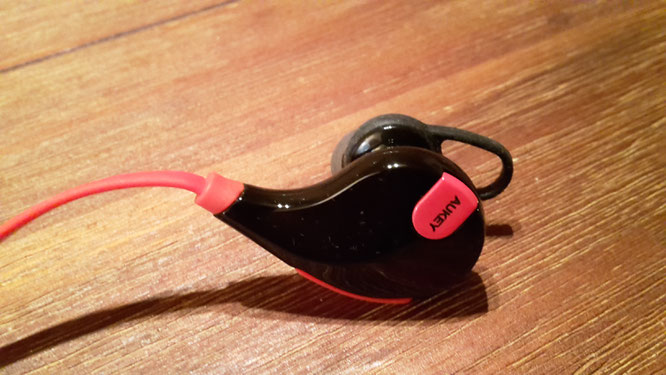 Der Aukey Knopf für das Pairing