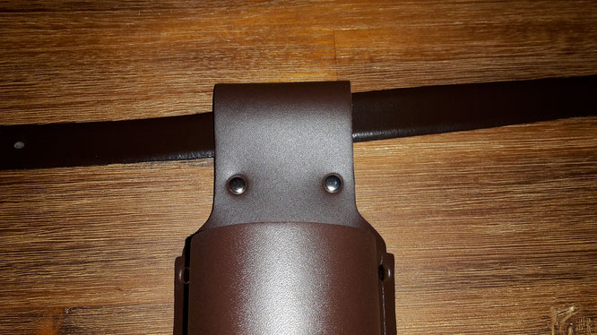 Befestigung des Bier Holster am Gürtel
