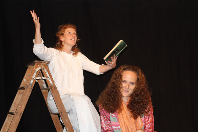 Natalie Müller und Livia Studer als Julia und Jana