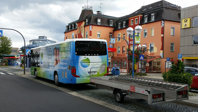Rad u.-Wanderbus Fichtelgebirge und Hotel Meister Bär in Marktredwitz Bahnhofsplatz