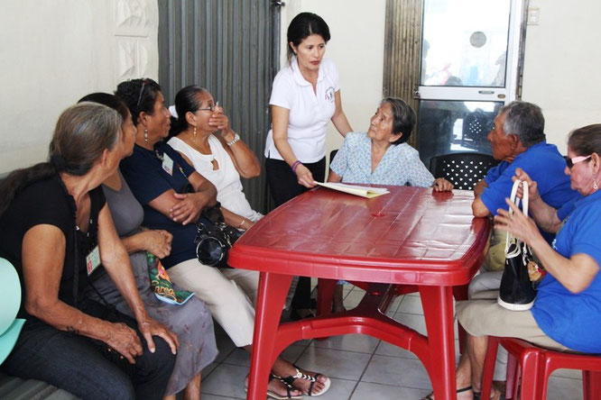 Sociabilizan proyecto de ordenanza municipal que promueve los derechos de los adultos mayores. Manta, Ecuador.