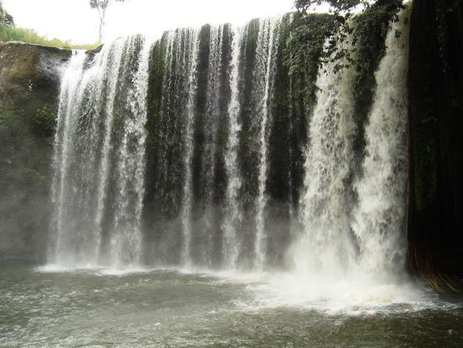 Cascada El Salto del Armadillo, el atractivo turístico mejor conocido de la Manga del Cura, Ecuador.