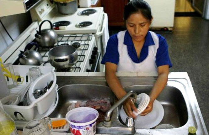 Los trabajadores del hogar sin sueldo ya pueden afiliarse al IESS. Ecuador.