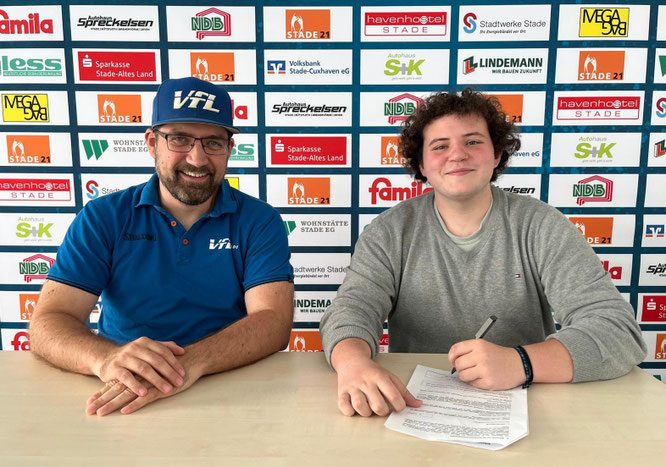 Der Vertrag für die kommende Spielzeit ist unterschrieben: Adrià Martín (rechts) wird Stades neuer Basketball-Cheftrainer.