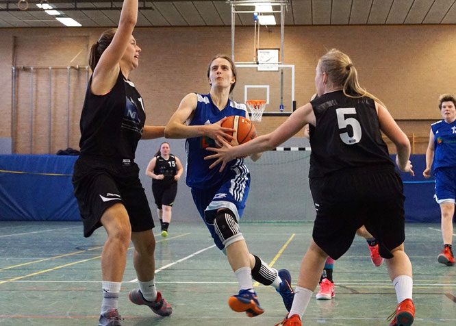 Sarah Budewig trieb ihr Team unermüdlich an. Am Ende reichte es aber nicht für einen Sieg. (Foto: Fromme)