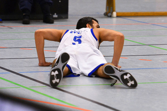 Der VfL wurde von der Lok buchstäblich überrollt. (Foto: Elsen)