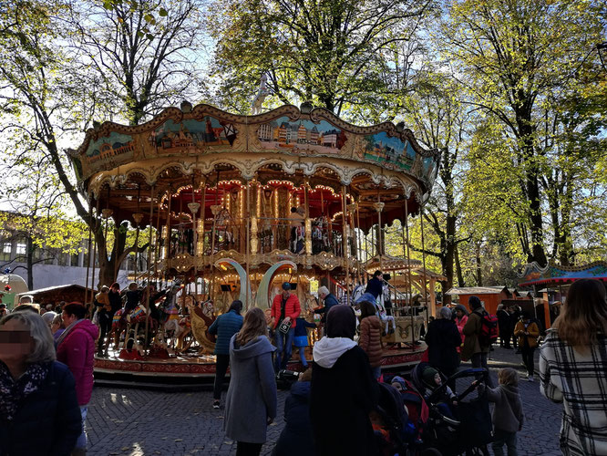 Copyright, AincaArt, Ainca Kira, Foto und Text, Writer, Photographer, Photography, Herbstmesse, Herbschtmäss, Karussell, Frankfurter Karussel, Karussell, Frankfurter Karussel, Autumn Fair, Carousel, Roundabout