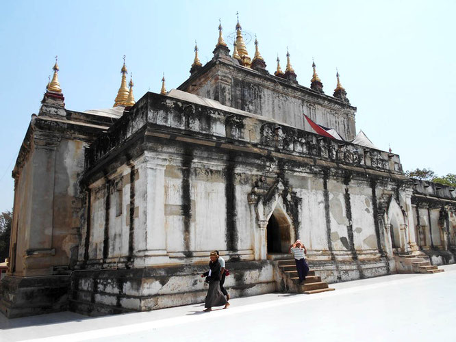 Manuha temple in Bagan