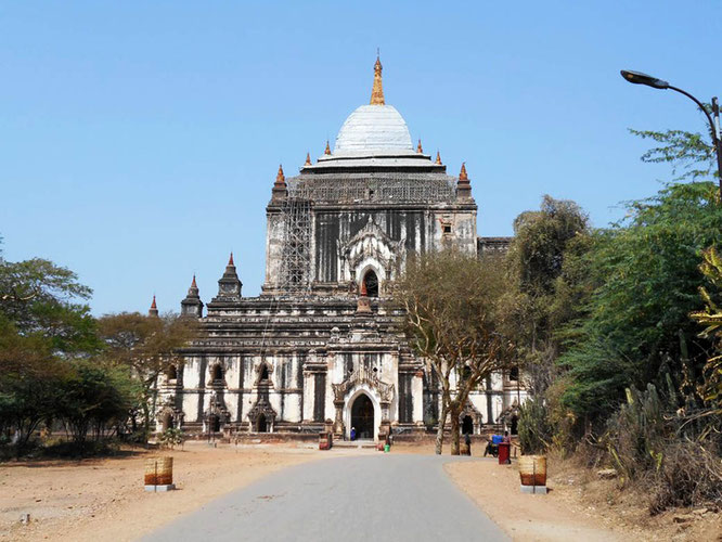 Thatbyinnyu Temple in Bagan