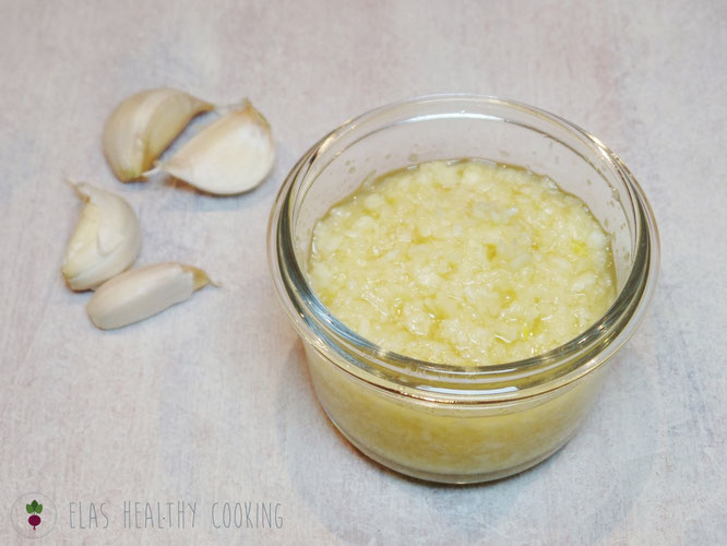 Haltbarer Knoblauch, Knoblauchgrundstock oder Knoblauchpaste im Glas