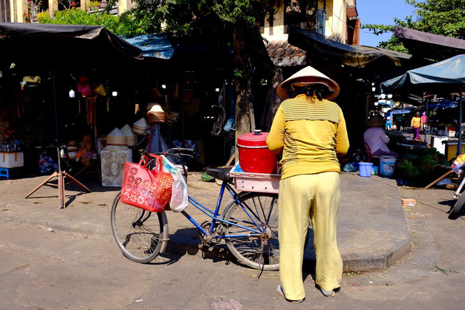 Markt, Frau, beladenes Fahrrad, Hoi An, Vietnam