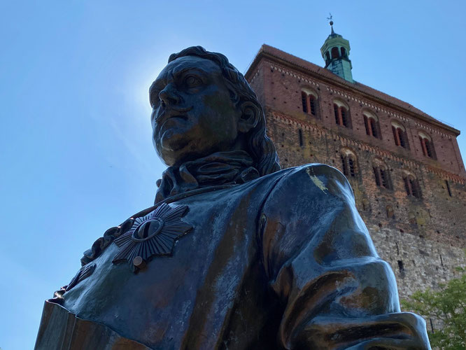 Havelberg Denkmal Postkartenautomat vor dem Dom