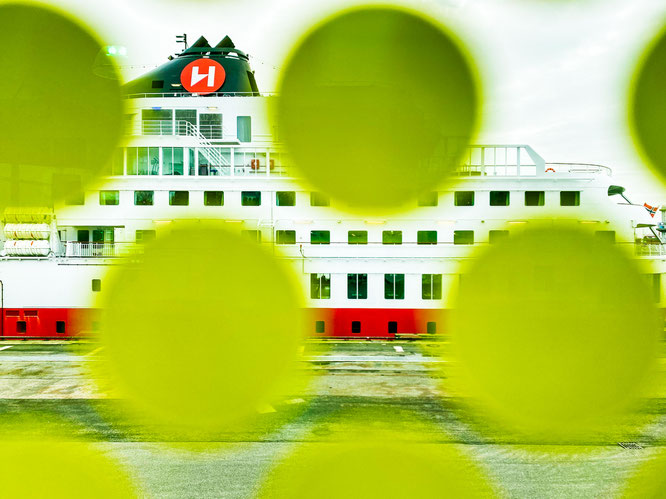Die MS Sverdrup von Hurtigruten am Kreuzfahrtterminal in Altona
