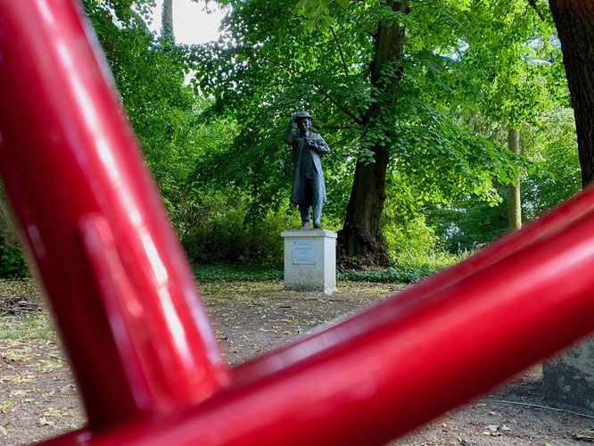 Fontane-Wanderweg in Plaue, Havelland, Fontane-Denkmal, Brandenburg