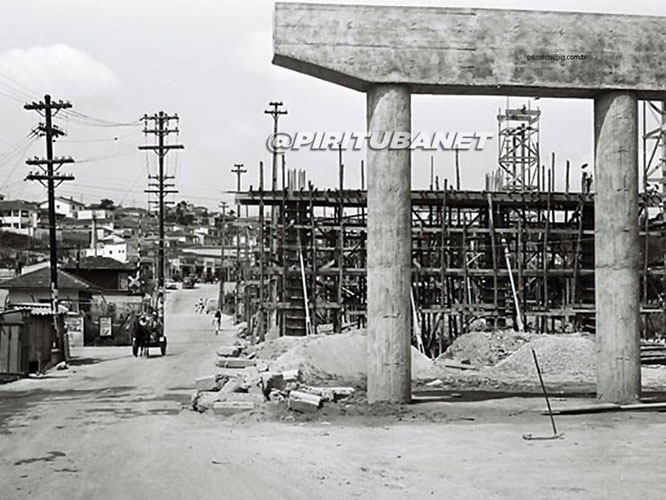 Construção do viaduto estação Pirituba em 1963