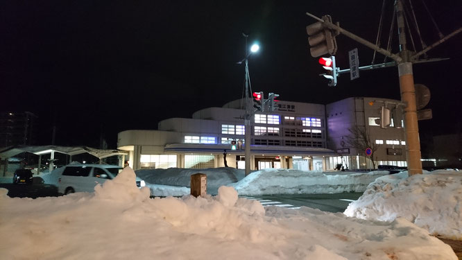 今日の夕刻の直江津駅前。排雪も進み、日常の状態に戻りつつあります