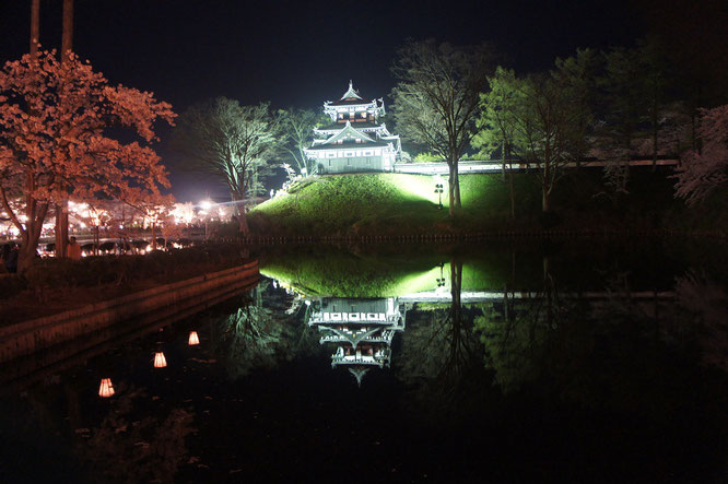 水面に写る三重櫓。江戸時代の人たちはどのように眺めていたのでしょうか