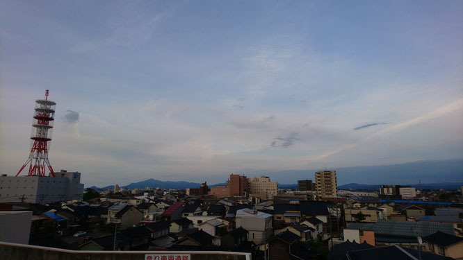 今日の夕刻、久しぶりに直江津・エルマールの屋上に立ち寄ってみました