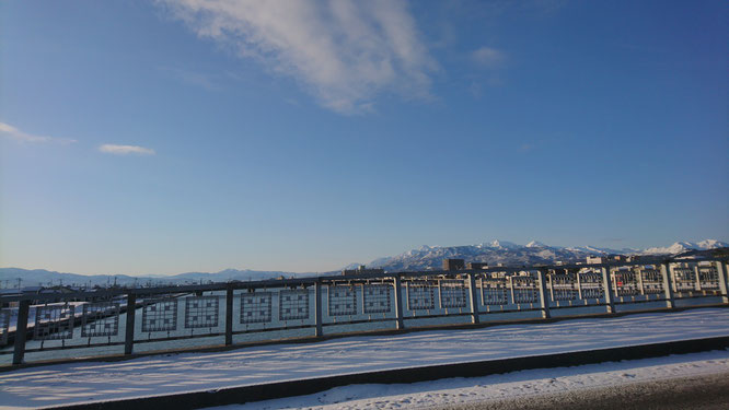 2月7日の朝、直江津・荒川橋から（画像をクリックして拡大）