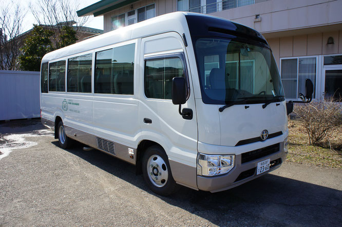 納車されたばかりのトヨタ・コースター（29人乗り）