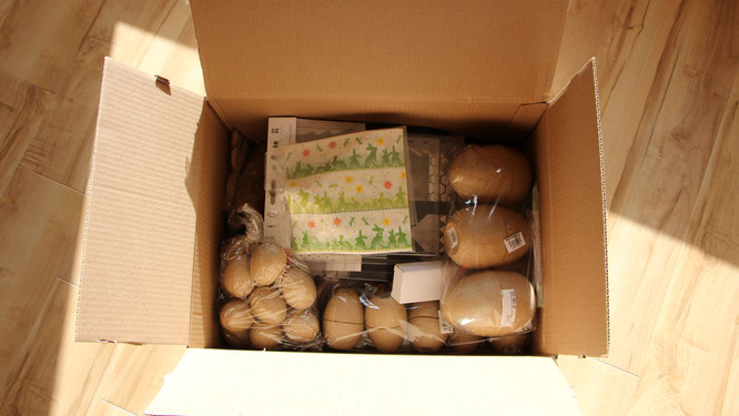 Das Paket von VBS Hobby mit den Bastelmaterialien