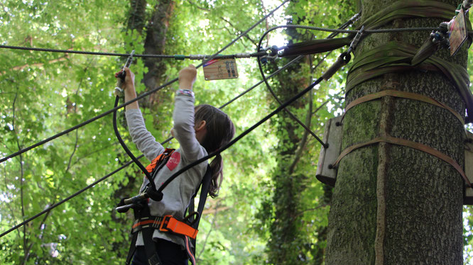 Unsere Große auf dem Kinder-Parcours 2 im Kletterwald in Darmstadt