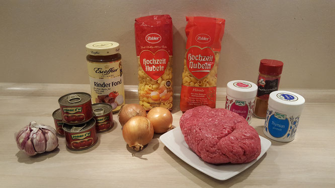 Die Zutaten für eine schnelle und einfache Bolognese Sauce