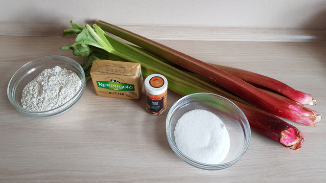 Die Zutaten für den Rhabarber-Zimt-Crumble
