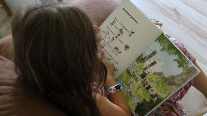 Unsere Kleine liest "Juli Löwenzahn" aus der Bücherbär-Reihe des Arena-Verlages