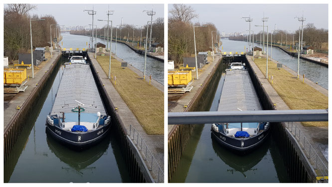 Ein Schiff in der Schleuse Griesheim in Frankfurt am Main