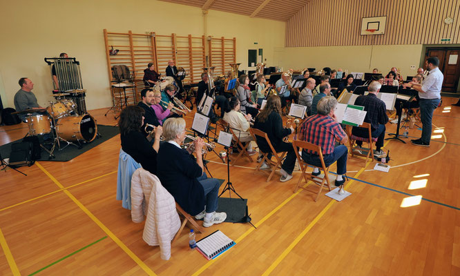 Projekt-SG Dulliken-Obergösgen-Starrkirch mit Dirigent Joël Rossi (EMF-Aufgabenstück) am Probenwochenende in Obergösgen