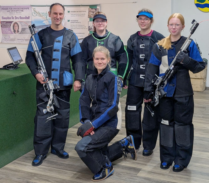 Oliver Söhl, Jule Sommerfeld, Cilina Schwiemann, Annike Zander, kniend Kirsten Söhl (Foto Kirsten Söhl)