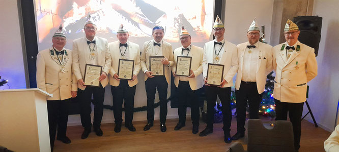 Neue Senatoren mit Urkunde, v.l. Hajo Schleuter, Christoph Marx, Axel Janke, Mevludin Dzeladini, Oliver Bartsch, Marc-Benjamin Witte, Sascha Steiner, Oliver Höhne