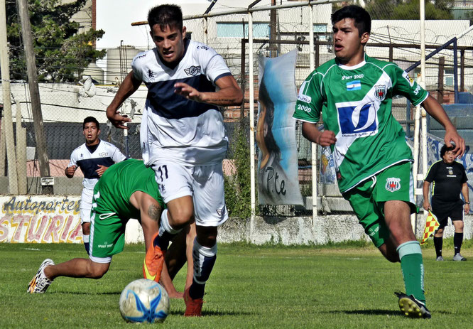 Cristian Pacheco volvió a ser una de las figuras de Jorge Newbery, que goleó 4 a 0.