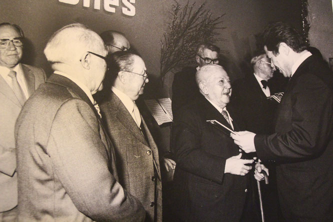 Josef Bier zweiter von rechts