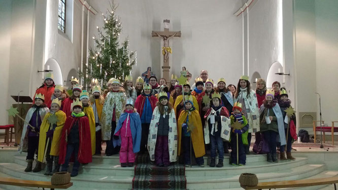in der Güdesweiler Kirche mit Diakon Oliver Besch